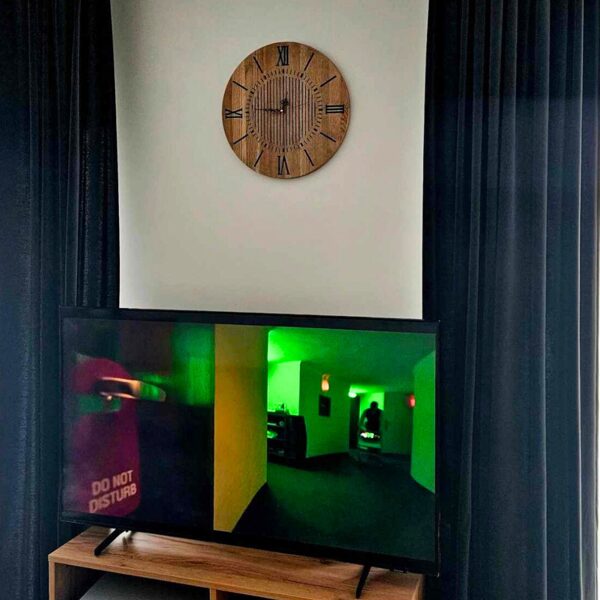 Ąžuolinis sieninis laikrodis