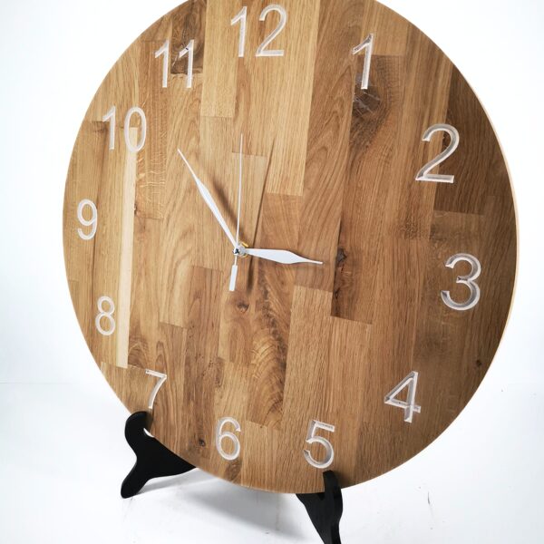 Medinis sieninis laikrodis