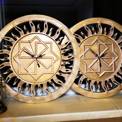 Mediniai sieniniai laikrodžiai