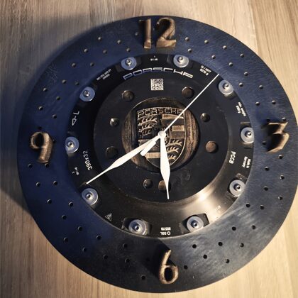 Sieninis laikrodis, pagamintas iš stabdžių disko